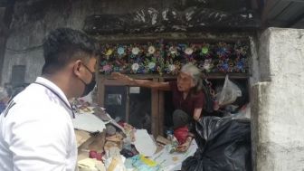 15 Tahun Nenek Suliwati Ditemani Belatung dan Hidup Bersama Sampah