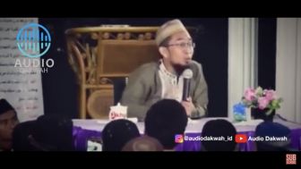 Pernah Dilarang Nabi, Simak Hukum Ziarah Kubur Menurut Ustadz Adi Hidayat