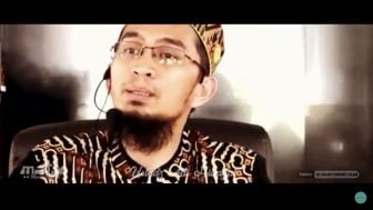 Hukum Orang Islam yang Mengakui Agama Lain, Ustadz Adi Hidayat: Dia Sedang Keluar