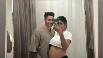 Lakukan Selfie Mirror Baby Bump, Millen Cyrus Dirujak Netizen: Gagal IPA!