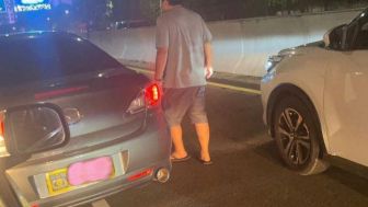 Viral Pengendara Mobil Berpelat Dinas Polri Pukul dan Todongkan Pistol ke Driver Taksi Online di Jakarta
