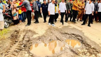WADUH! Presiden Jokowi Siap Ambil Alih Pembangunan Jalan di Pemda Lampung, Kok Bisa?