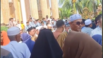 Viral! Umrohkan 2 RT, Sultan Bojong Koneng Niat Berangkatkan 1000 Orang