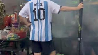 Diam-diam Datang ke Indonesia, Lionel Messi Terciduk Beli Sate di Cilandak
