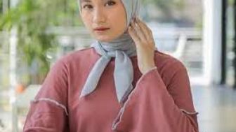 Wajib Punya! Rekomendasi Jenis Hijab Cocok dengan Tunik Brokat