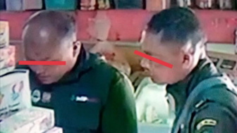 Viral! Dua Pria Berseragam Satpol PP Diduga Palak Warung di Kabupaten Bandung, Warganet: Kayak Hapal Nih