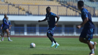 Jelang Duel Persib vs Barito Putera, Levy Madinda Siap Tampil Percaya Diri