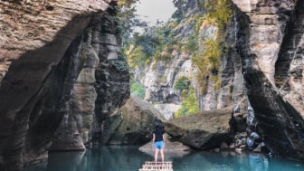 Sungai Cikahuripan: Hidden Gem di Bandung Barat 'Green Canyon' Indonesia!