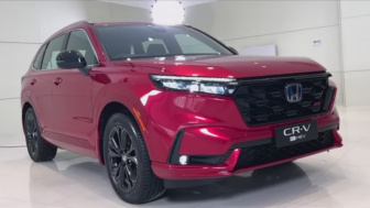 Harga Honda CR-V RS e:HEV Bikin Mata Melotot! Apa Saja Fiturnya?