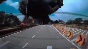 Insiden Pesawat Jatuh di Jalan Raya, Otoritas Malaysia Ingatkan Jangan Sebar Foto atau Video Korban