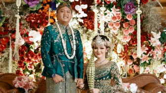 Momen Denny Caknan Nyosor Bibir Bella Bonita di Hadapan Tamu Undangan Tuai Kritik 'Wong Jawa ojo ilang jawane'
