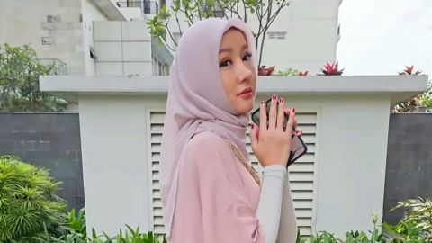 Bikin Heboh! Lucinta Luna Berhijab, Netizen: Malaikat pun Bingung Mencatat