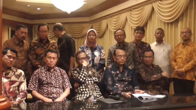 Jokowi Bentuk Tim Penyelesaian Pelanggaran HAM Berat Masa Lalu, Mahfud MD Pimpin Rapat Perdana