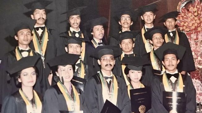 Bantah Tudingan Ijazah Palsu, Presiden Jokowi Unggah Momen Reuni bersama Kawan-kawan Masa Kuliah