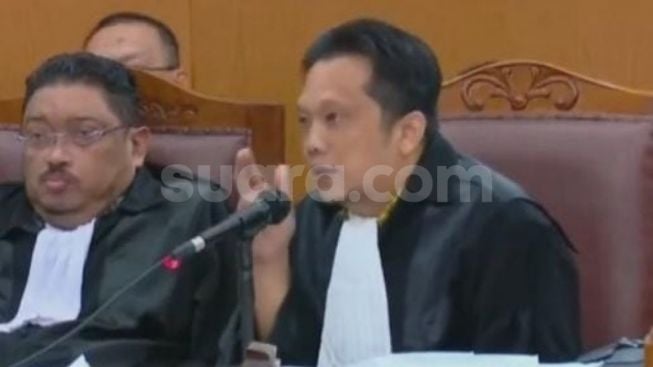 Hakim Tegur Penasihat Hukum Kuat Ma'ruf karena Permasalahkan Anting yang Dipakai Saksi: Itu Tidak Penting!