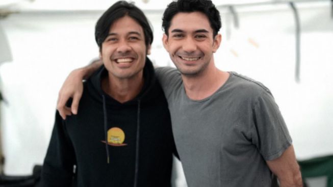 Potret Chicco Jerikho dengan Reza Rahadian di Medsos bikin Netizen Heboh, Kenapa?