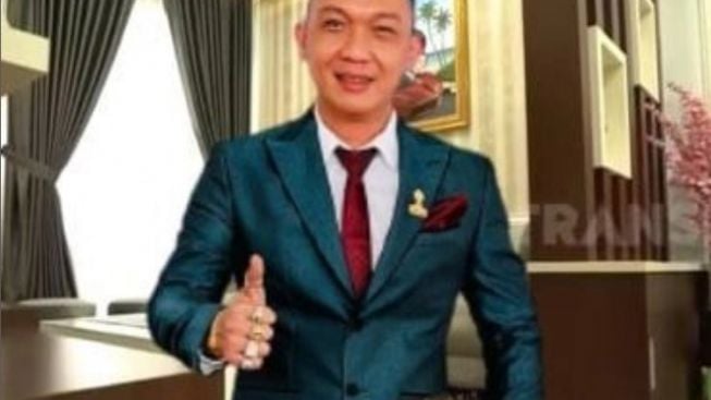 Pengakuan Jhon LBF Soal Konten Viral Mandi Lumpur di Tiktok yang Dilakukan Sultan Akhyar dan Nenek Raimin: Saya Marah