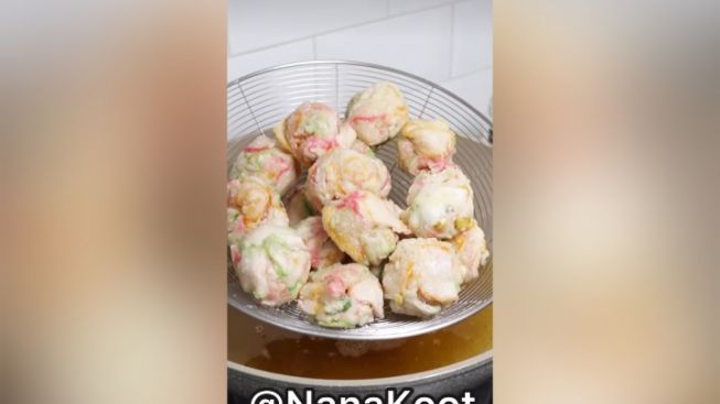 Bukan Cimol, Food Vlogger Nana Koot Bagikan Resep Cemilan Simple Cipuk (Cireng Kerupuk)