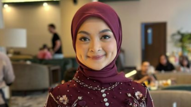 Sebut Lepas Tanggung Jawab di Acara Pernikahan Kiky Saputri, Neneng Risma Wulandari Nampak Sedih dan Terharu