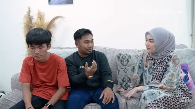 Pernah Dihina? Ini Alasan Bang Brew Belikan Motor untuk Tiko Anak Ibu Eny