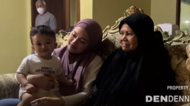 Nathalie Holscher Sempat Terharu Saat Temui Ibu Eny di Kediamannya, Ada Apa?