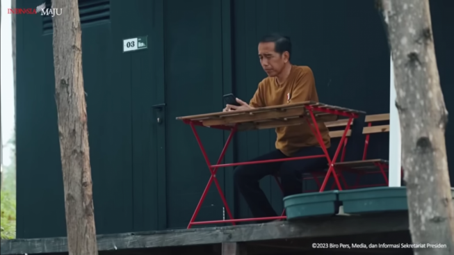 Presiden Jokowi dan Ibu Iriana Check In di IKN, Begini Momen Presiden Belah Duren bersama Ibu Negara