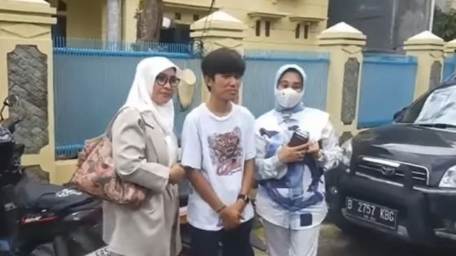 Bukan Orang Sembarangan? Emak-emak Asal Sulawesi yang Datangi Rumah Tiko Ibu Eny Ternyata Adalah...