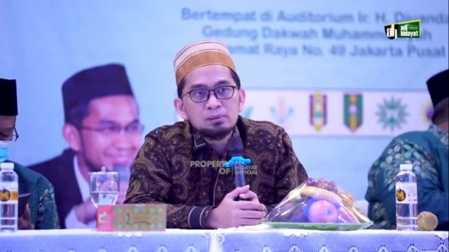 Hukum Sholat Tarawih Sendirian di Bulan Ramadhan - Ustadz Adi Hidayat