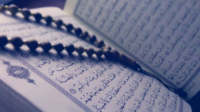 Tips Khatam Al-Quran Berkali-kali di Bulan Ramadhan ala Ustadz Adi Hidayat