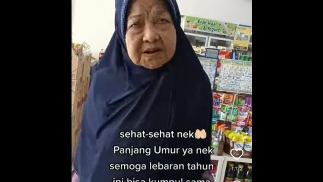 Viral! Seorang Nenek Curhat ke Kasir Minimarket Gegara Anaknya Gak Pulang Setiap Puasa dan Lebaran