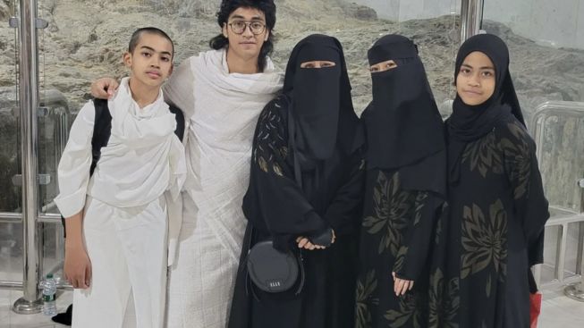 Umi Pipik dan Keempat Anaknya Gelar Pengajian Jelang 10 Tahun Kepergian Almarhum Uje