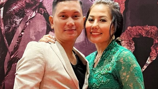 Punya Suami Lebih Muda 18 Tahun, Emma Waroka Ungkap Fantasi Ibadah Ranjang yang Belum Terlaksana