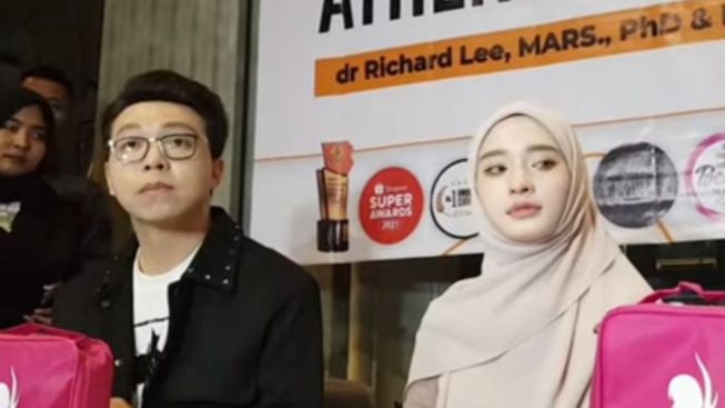 Gandeng Hotman Paris, Richard Lee Pertemukan Inara Rusli dan Virgoun?
