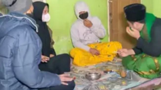 VIRAL Poliandri, Ritual Ibu Siti Ini Layani 2 Suami Terungkap Juga