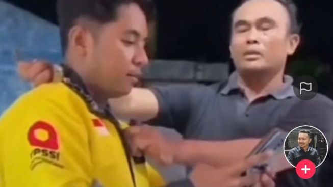 VIRAL! Driver Ojek Online Dicegat dan Diborgol Lehernya oleh Oknum Keamanan Restoran