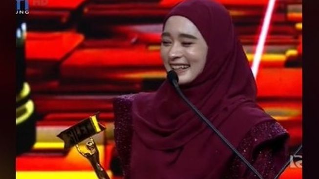 Kena Hujatan Usai Terima Award, Inara Rusli 'Skakmat' Nyinyiran Netizen