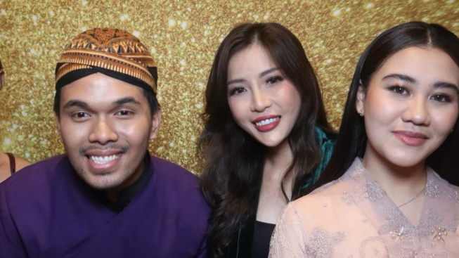 Terciduk Sedang Fitting Baju, Thariq Halilintar dan Aaliyah Massaid Siap Menikah?