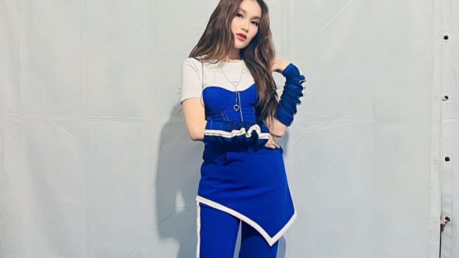 Tampil Sopan dan Tertutup, Sosok Ayu Ting Ting Tuai Sorotan Warganet: Parah Banget