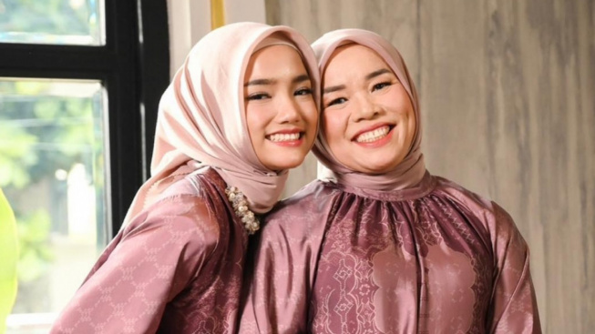 Fuji Hadiahi Oma Dewi Karangan Uang Gegara TikTok Shop, Eks Thariq Halilintar Banjir Pujian