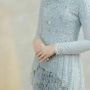 Super Elegan! Rekomendasi Bahan Kebaya Brokat Cocok Untuk Gaun Tunangan