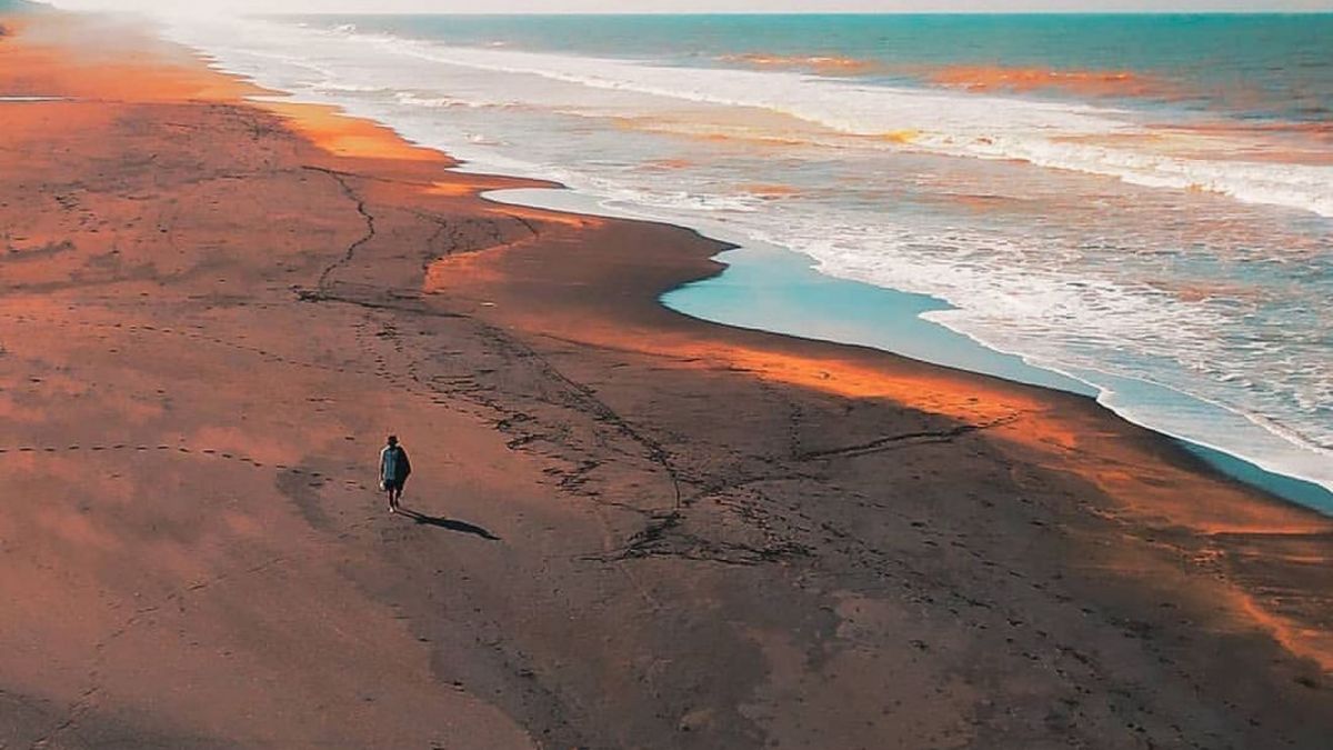 Potret Keindahan Pantai Cicaladi atau Karang Bolong [Instagram@exploresukabumi]