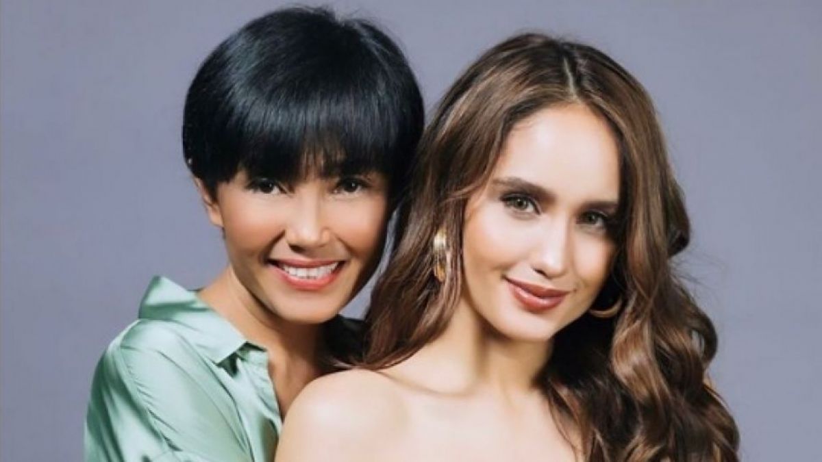 Hj. Herdiana dan Cinta Laura pendiri SMP Pangerasan [Instagram/herdianak]