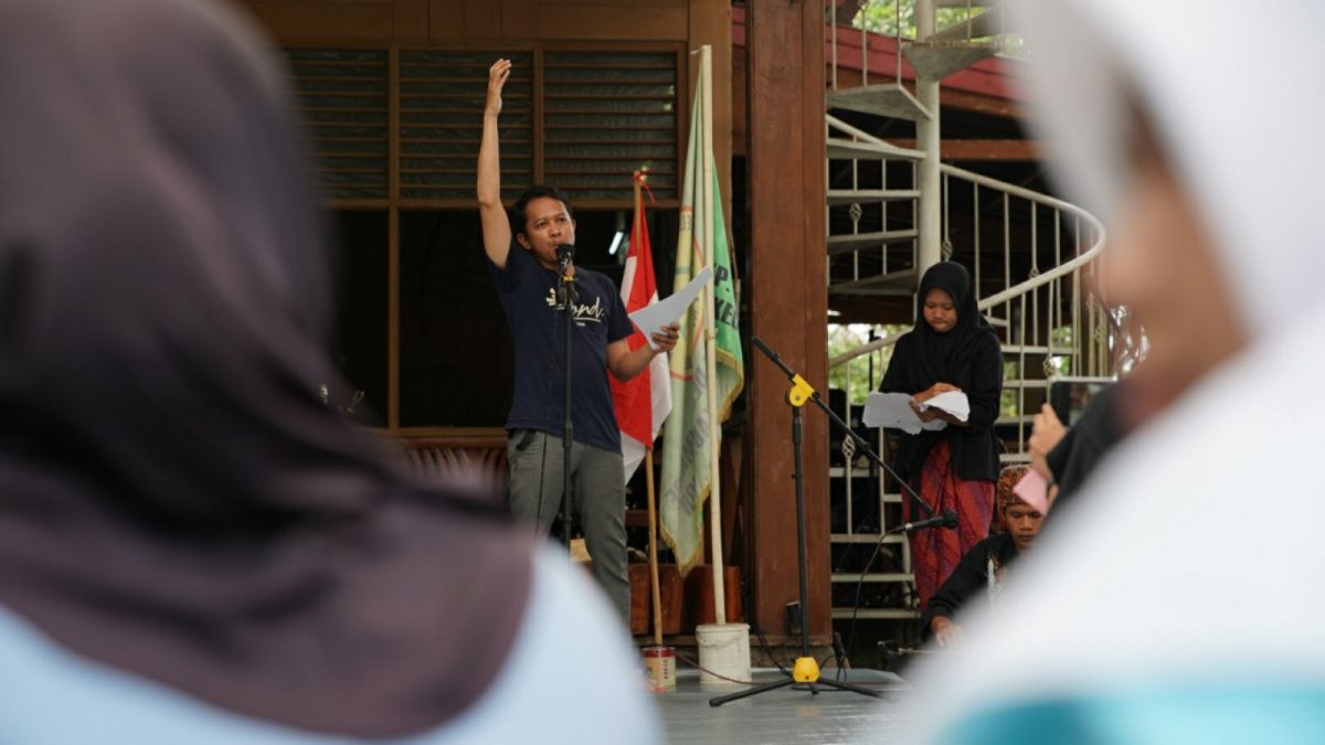 Puisi Cisadane dibawakan Dwiyoso N [Dok. Walhi]