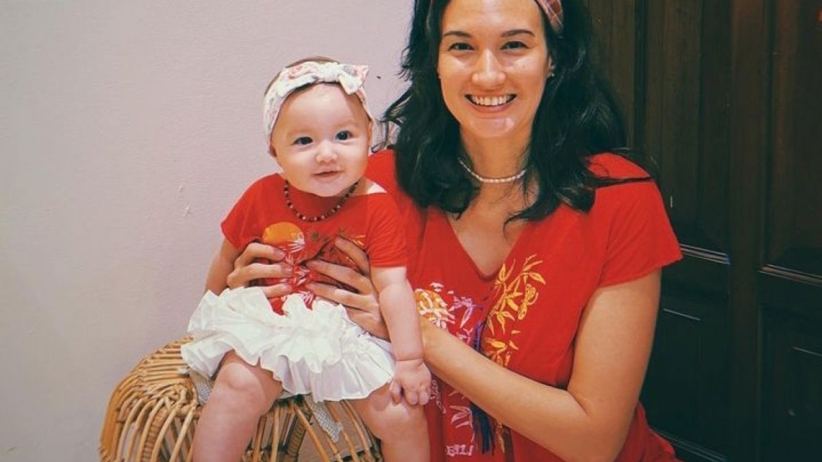 Nadi Djiwa dengan sang ibu Nadine Chandrawinata [Instagram.com/nadinelist]