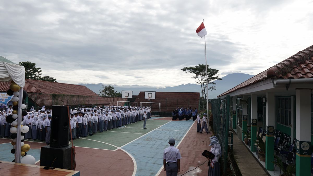 Upacara Peringatan Hari Pahlawan Nasional 10 November di SMAN 1 Cijeruk [suara.com]