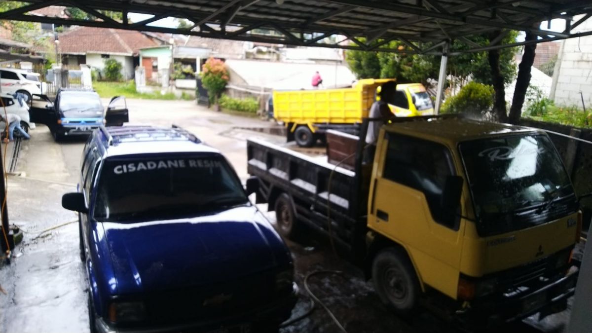 Suasana Pencucian Mobil [suara.com]