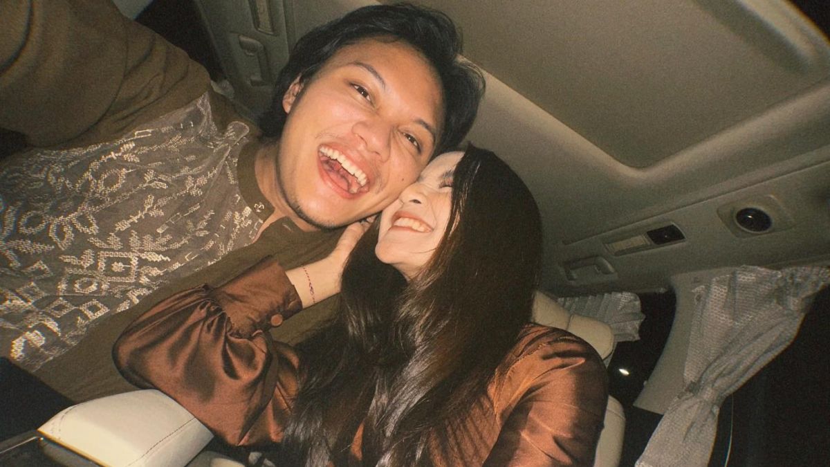 Rizky Febian dan Mahalini saat melangsungkan pertunangan di The Langham, SCBD, Jakarta Selatan, pada Minggu (7/5/2023) . [Instagram @mahaliniraharja]