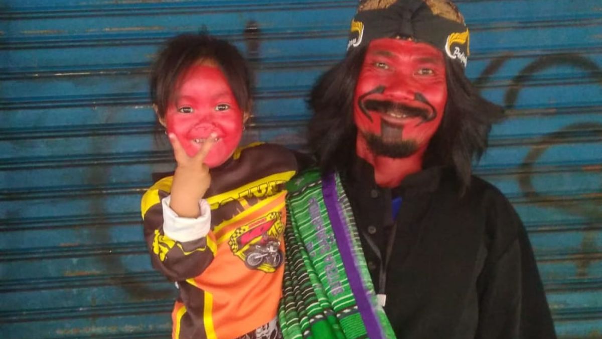 Bah Cepot Iyus Jibril bersama sang Cucu [Dok. Pribadi]