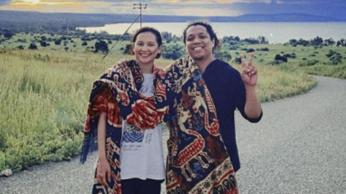 Indah Permatasari bersama sang suami Arie Kriting [Tangkapan layar Instagram @indahpermatas]