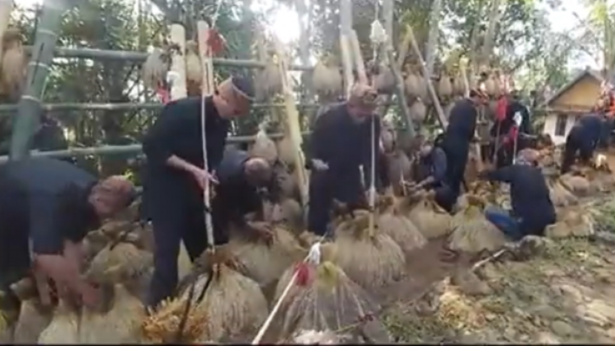 Tradisi Seren Taun yang masih jalankan oleh warga Kampung Ciptagelar [Tangkapan layar video Youtobe Disbudpar Jabar]